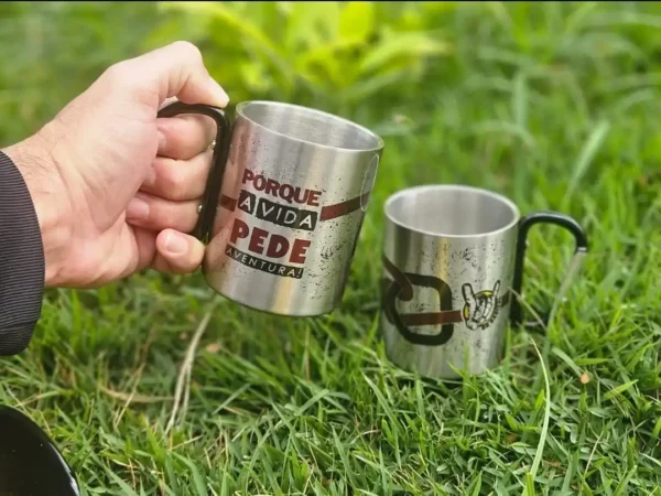 Caneca com mosquetão